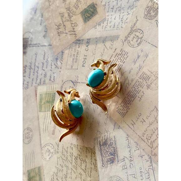 Signed Gold Tone Clip Earrings with Turquoise Cabochon – Elegant Retro Style - Picture 1 of 4